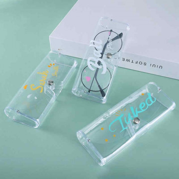 Prozirna kutija s naočalama